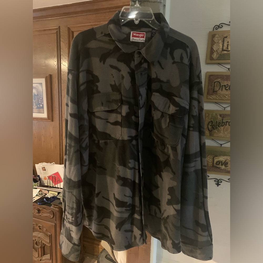 Wrangler Night Camo fleece shirt in 2XL
